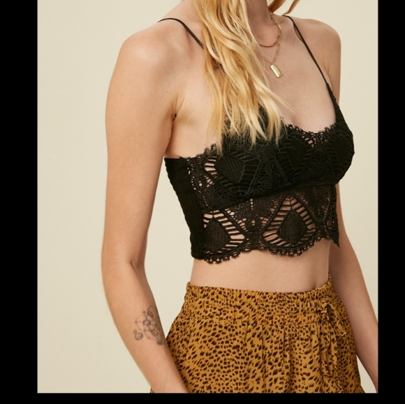 Sale🥰 Listicle Black Lace Crochet Lace Bralette With Smocked Back - Picture 2 of 4